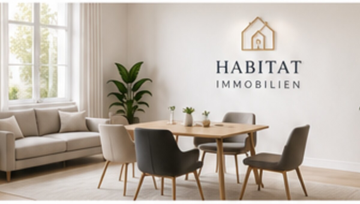Heller Beratungsraum eines Immobilienunternehmens
